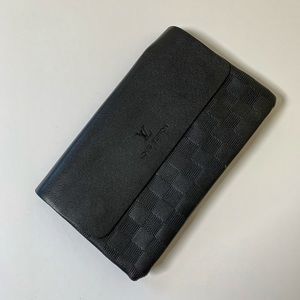 leather bag with pockets.